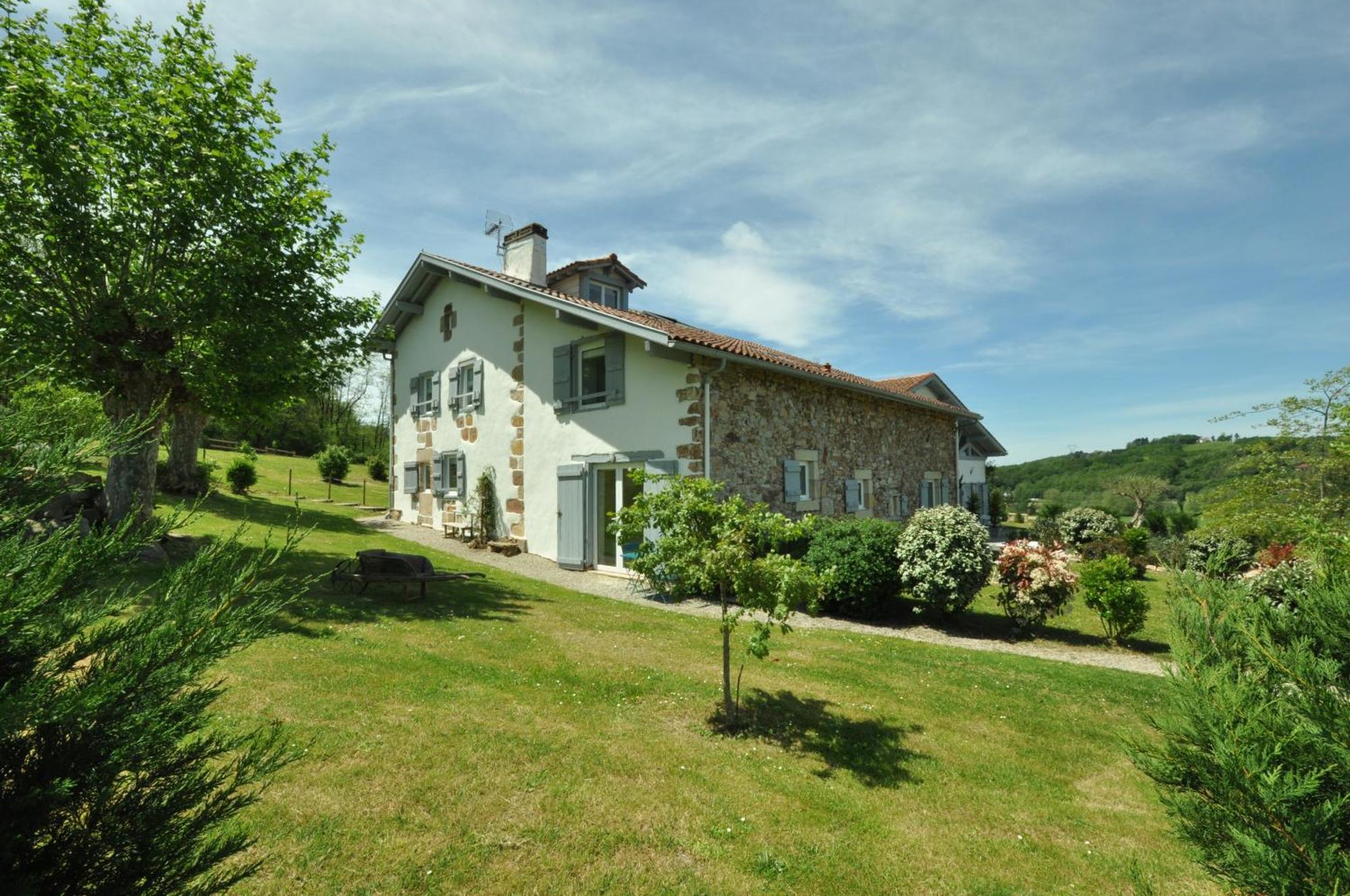 Bed and Breakfast Ferme Elhorga Saint-Pée-sur-Nivelle Exterior foto