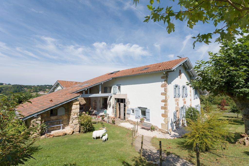 Bed and Breakfast Ferme Elhorga Saint-Pée-sur-Nivelle Exterior foto